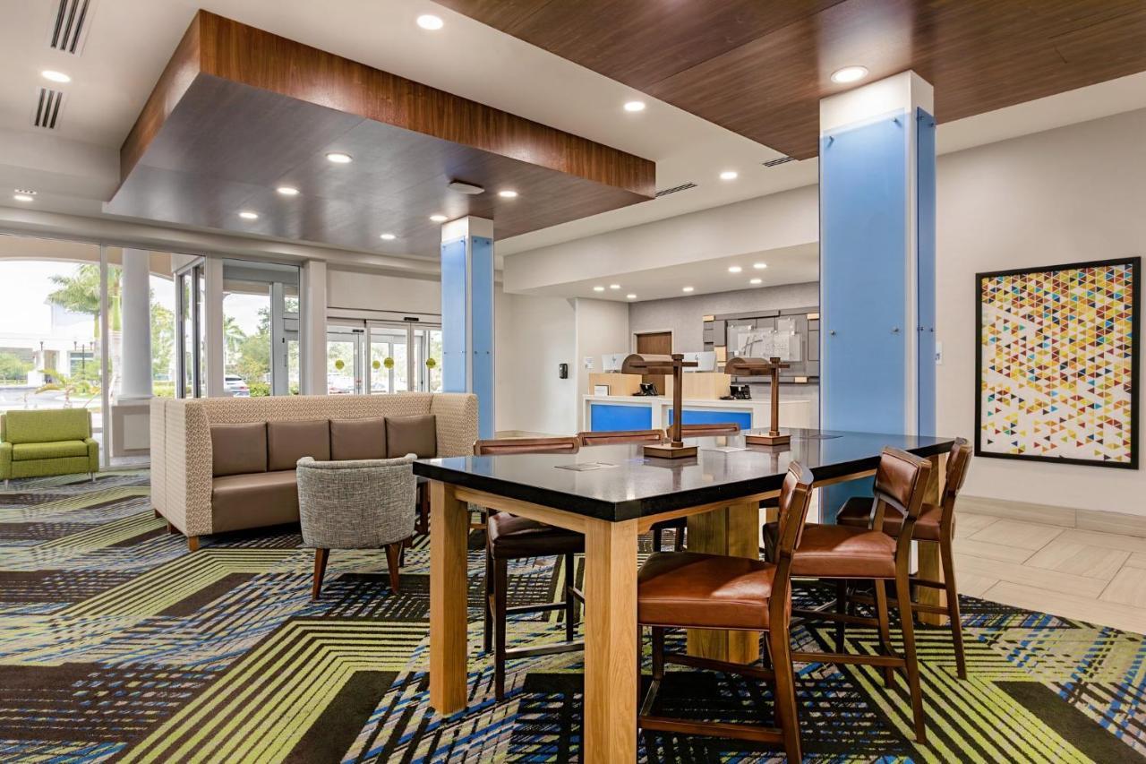 Holiday Inn Express & Suites - Miramar By Ihg 外观 照片
