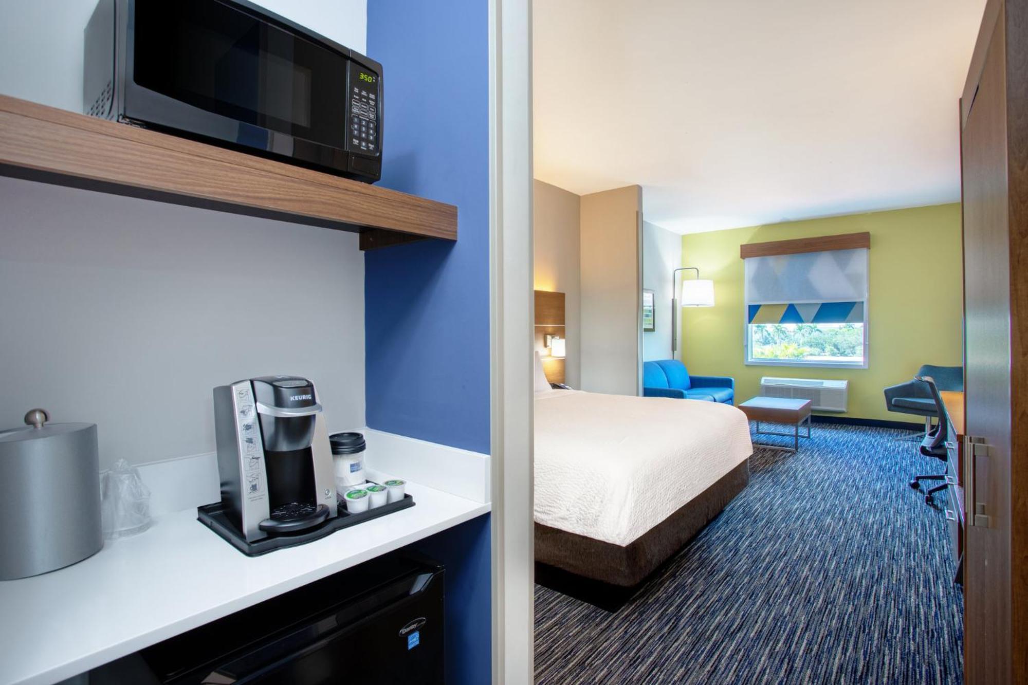 Holiday Inn Express & Suites - Miramar By Ihg 外观 照片
