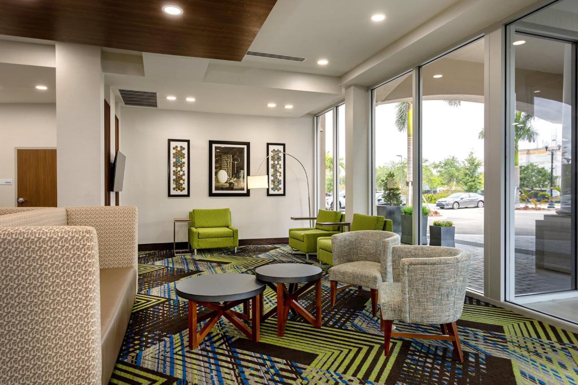 Holiday Inn Express & Suites - Miramar By Ihg 外观 照片